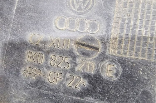 OSŁONA PODWOZIA LEWA AUDI A3 8P 1K0825211E
