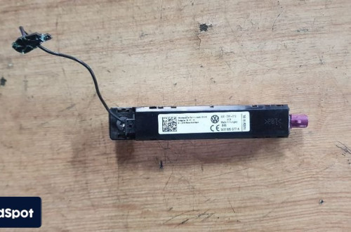 GOLF VII WZMACNIACZ ANTENY 5G6035577A