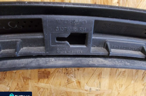 LISTWA NA BŁOTNIK PRAWY TYŁ VOLVO XC90 II 31378165