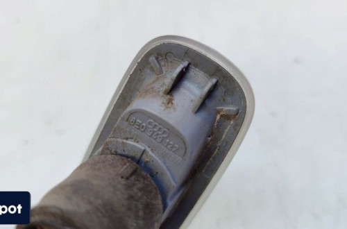 KIERUNKOWSKAZ Z BŁOTNIKA LEWY LUB PRAWY AUDI A3 A4 A6 8E0949127