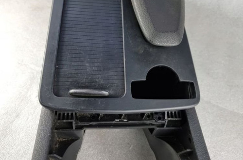 TUNEL ŚRODKOWY PODŁOKIETNIK MERCEDES W204