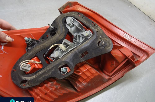 TOYOTA AURIS 06-09 1.4 D4D LAMPA LEWA PRAWA TYŁ