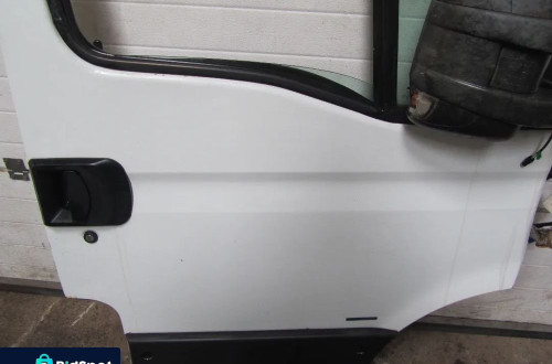iveco daily 06->drzwi prawy przód (cena bez lusterka)