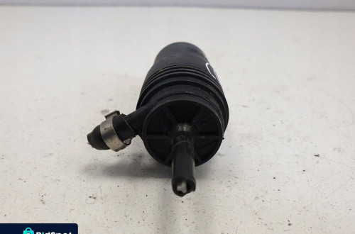 BMW E31 840 850 i POMPKA SPRYSKIWACZY 8360614