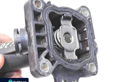 TERMOSTAT OBUDOWA VOLVO V70 III 2.0 D3 31293556