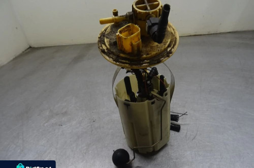 VOLVO S60 LIFT 2.4B POMPA PALIWA 8629780