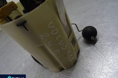 VOLVO S60 LIFT 2.4B POMPA PALIWA 8629780