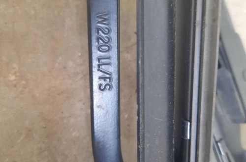 RAMIĘ RAMIONA WYCIERACZEK MERCEDES S-KLASA W220