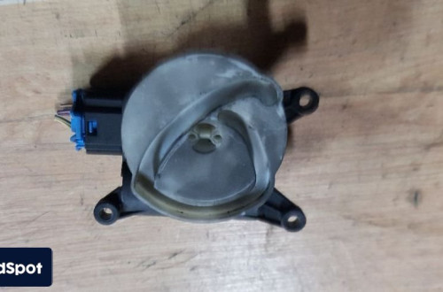 AUDI A4 B6 SILNICZEK NAGRZEWNICY 0132801302