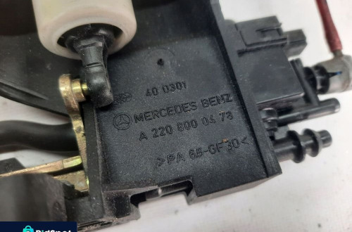 ZAMEK KLAPY BAGAŻNIKA MERCEDES S W220 A2208000478