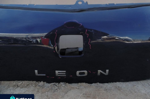 SEAT LEON KLAPA TYŁ