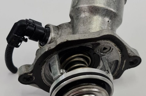 TERMOSTAT OBUDOWA MERCEDES W204 3.5 V6 A2722000115