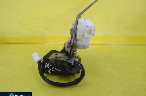 ZAMEK KLAPY BAGAŻNIKA MAZDA 5 I 2PIN NR96