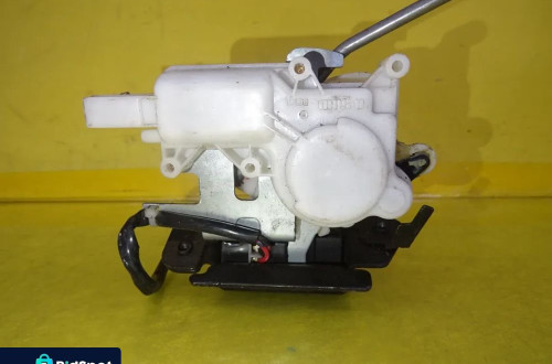 ZAMEK KLAPY BAGAŻNIKA MAZDA 5 I 2PIN NR96