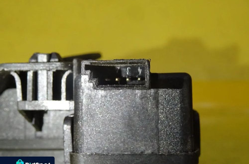 ZAMEK KLAPY BAGAŻNIKA BMW E46 4PIN 8196401 SEDAN NR102