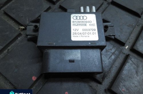 STEROWNIK POMPY PALIWA 8K0906093D A4 B8 A5 8T 3.2B