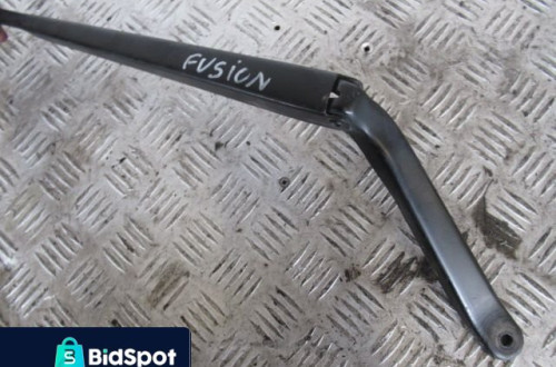 RAMIE WYCIERACZKI PRZÓD LEWY FORD FUSION