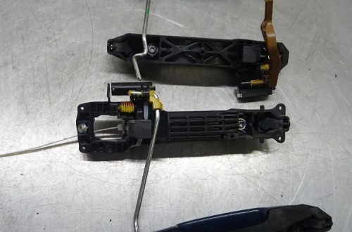 TOYOTA AURIS 06-09 1.4 D4D KLAMKA ZEWNĘTRZNA PRAWA LEWA PRZÓD TYŁ