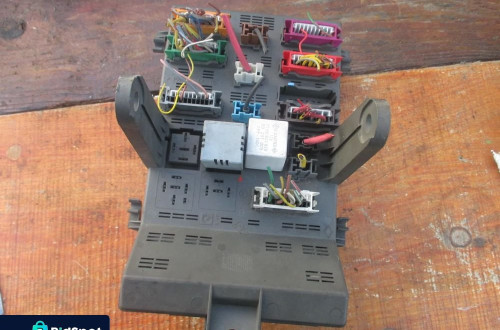 Skrzynka bepieczników Laguna I 7700427844