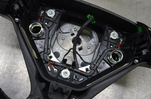 VOLVO S60 LIFT 2.4B KIEROWNICA R-DESIGN 30723444
