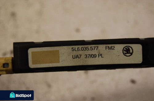 WZMACNIACZ ANTENY 5L6035577A SKODA OCTAVIA II LIFT AUDI SEAT 5L6035577