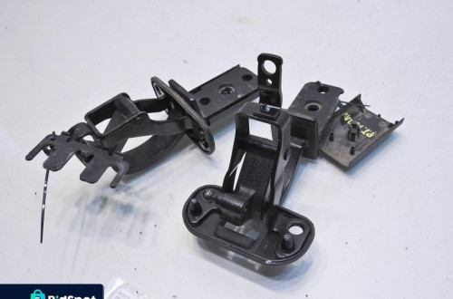 ZAWIASY KLAPY VOLVO V70 III 31218425