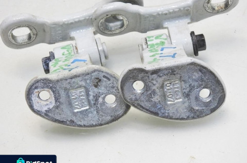 ZAWIASY DRZWI LEWY TYŁ 614-46 V50 LIFT