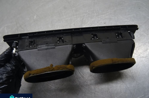 VOLVO S60 LIFT 2.4B KRATKA NAWIEWU ŚRODKOWA 3409374