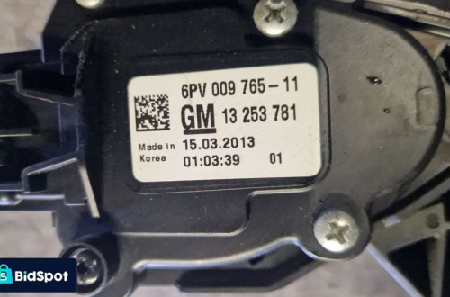 CHEVROLET OPEL POTENCJOMETR GAZU 13253781