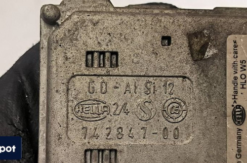 PRZETWORNICA AUDI A8 D3 4F0941329B