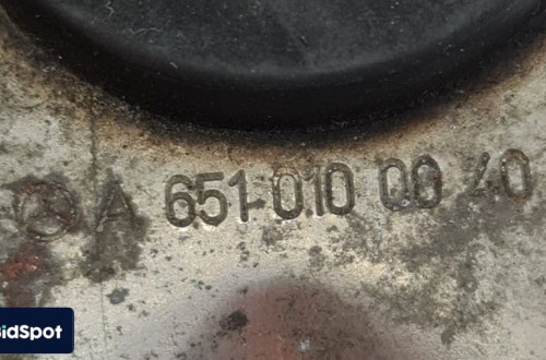 UCHWYT MOCOWANIE OSŁONY SILNIKA MERCEDES W212