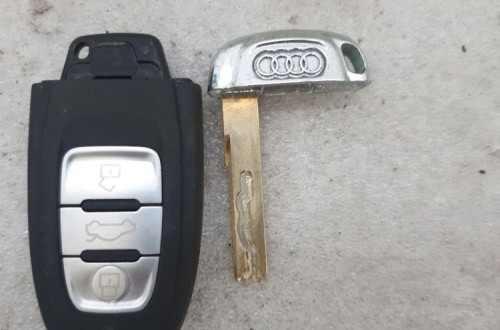 Kluczyk AUDI A4 A5 S5 Q5 8T0959754C