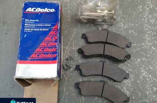 KLOCKI HAMULCOWE 88892464 GM Cadillac BUICK