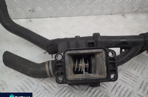VOLVO V60 I 1.6 D2 OBUDOWA TERMOSTATU 9670253780