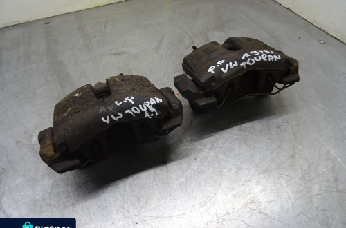 VW TOURAN I 03-05 1.9TDI LA7W ZACISK LEWY PRAWY PRZÓD PRZEDNI