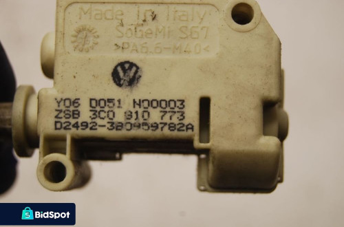 SIŁOWNIK WLEWU PALIWA 3C0810773 VW PASSAT B6