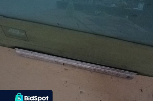 SZYBA DRZWI PRAWY PRZÓD MERCEDES W124 KOMBI 93-97 NR1214