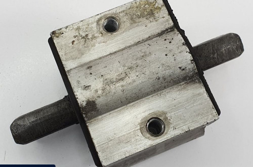 ŁAPA PODUSZKA SKRZYNI MERCEDES W209 CDI 2202400418