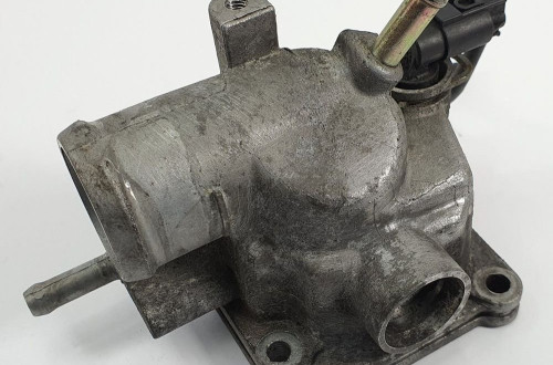 TERMOSTAT OBUDOWA MERCEDES W209 A6112031275