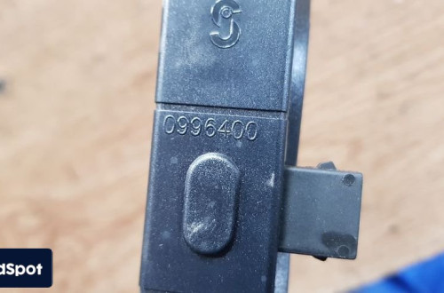 MITSUBISHI CARISMA ŚWIATŁO LAMPKA STOP 0996400