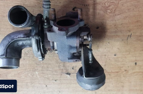 TOYOTA AVENSIS COROLLA 2.2 D4D TURBOSPRĘŻARKA 17201-0R010