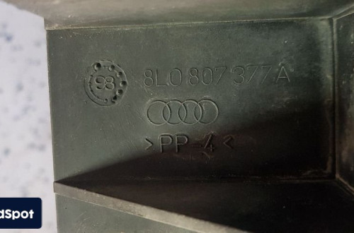 AUDI A3 8L ŚLIZG ZDERZAKA LEWY TYŁ 8L0807377A