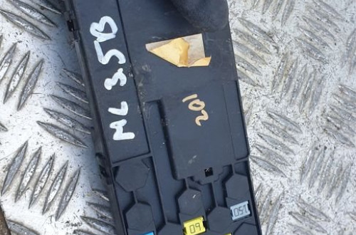 mercedes ml w164 w251 skrzynka bezpieczników 2115452601