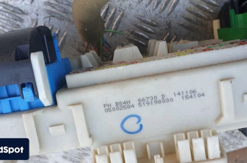 mazda iii SKRZYNKA bezpieczników bsi 519198030 bs4h66730d