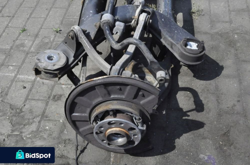 W212 E63 AMG 5.5 V8 558KM BELKA ZAWIESZENIE TYŁ