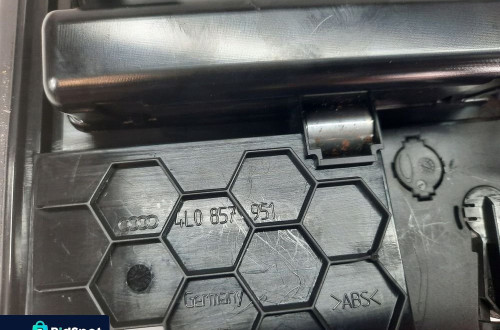 POPIELNICZKA SCHOWEK PRZÓD AUDI Q7 4L 4L0857951
