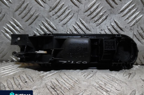 KLAMKA LEWA TYLNA WEWNĘTRZNA VW PASSAT B5 FL