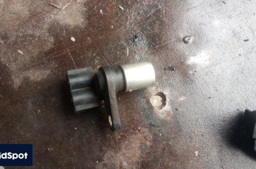 toyota avensis t25 2.0d4d czujnik polozenia walu 90919-05042