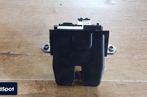 FORD FOCUS MK II KOMBI ZAMEK KLAPY TYŁ