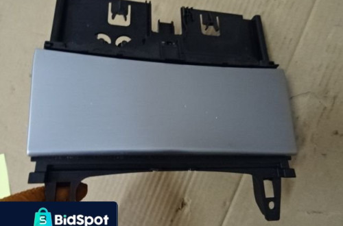 POPIELNICZKA POPIOŁKA MERCEDES W204 LIFT NR25